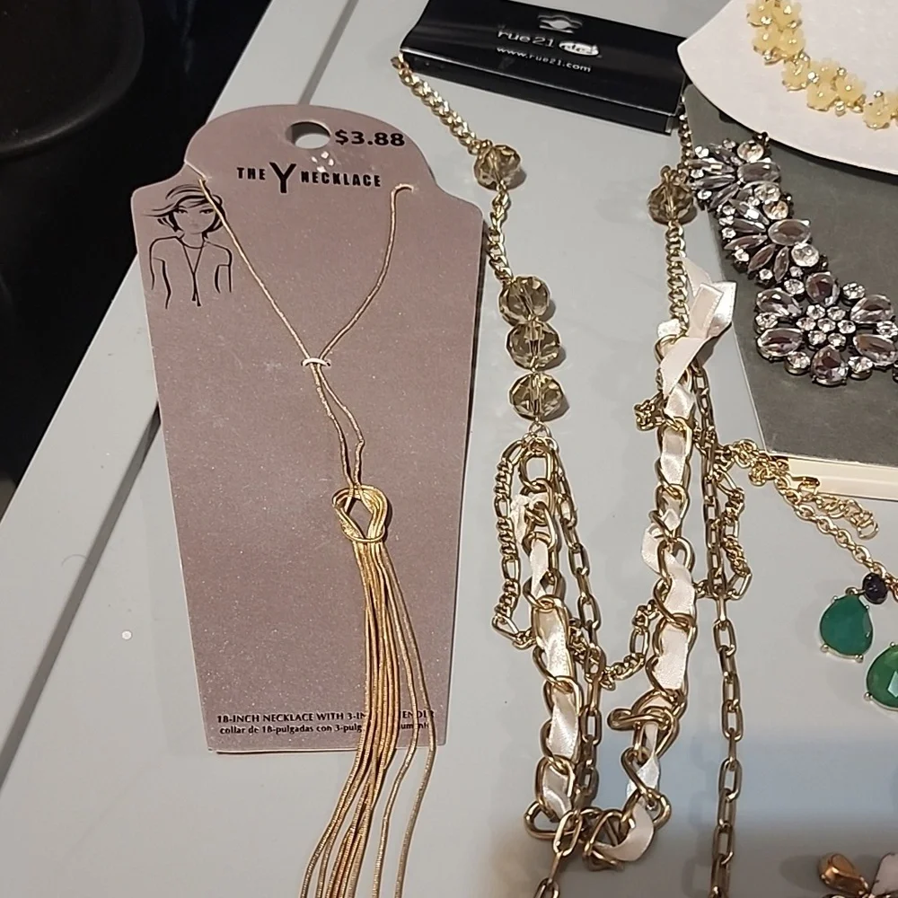 Bundle of 8 necklaces